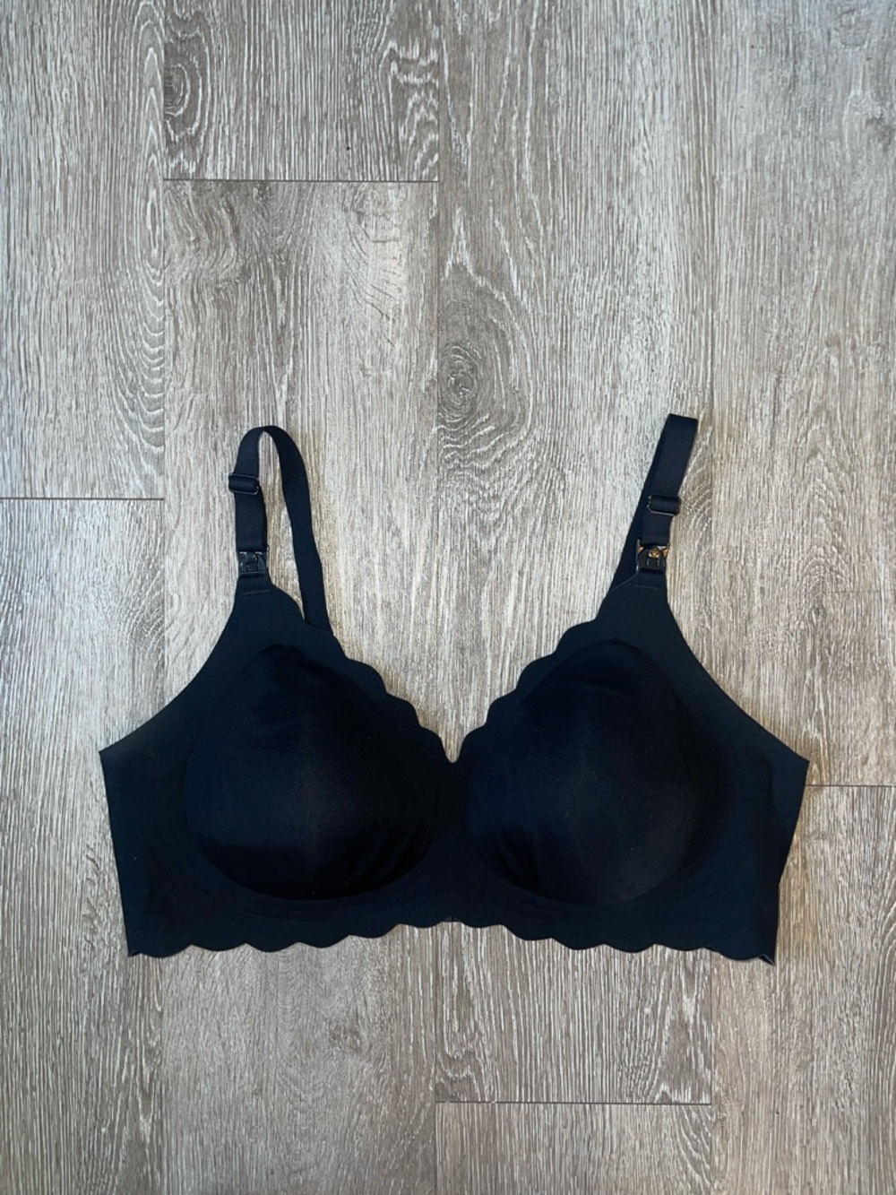 Momcozy Seamless Black Scallop-Edge Wireless Bra breastfeeding pump size 2xl